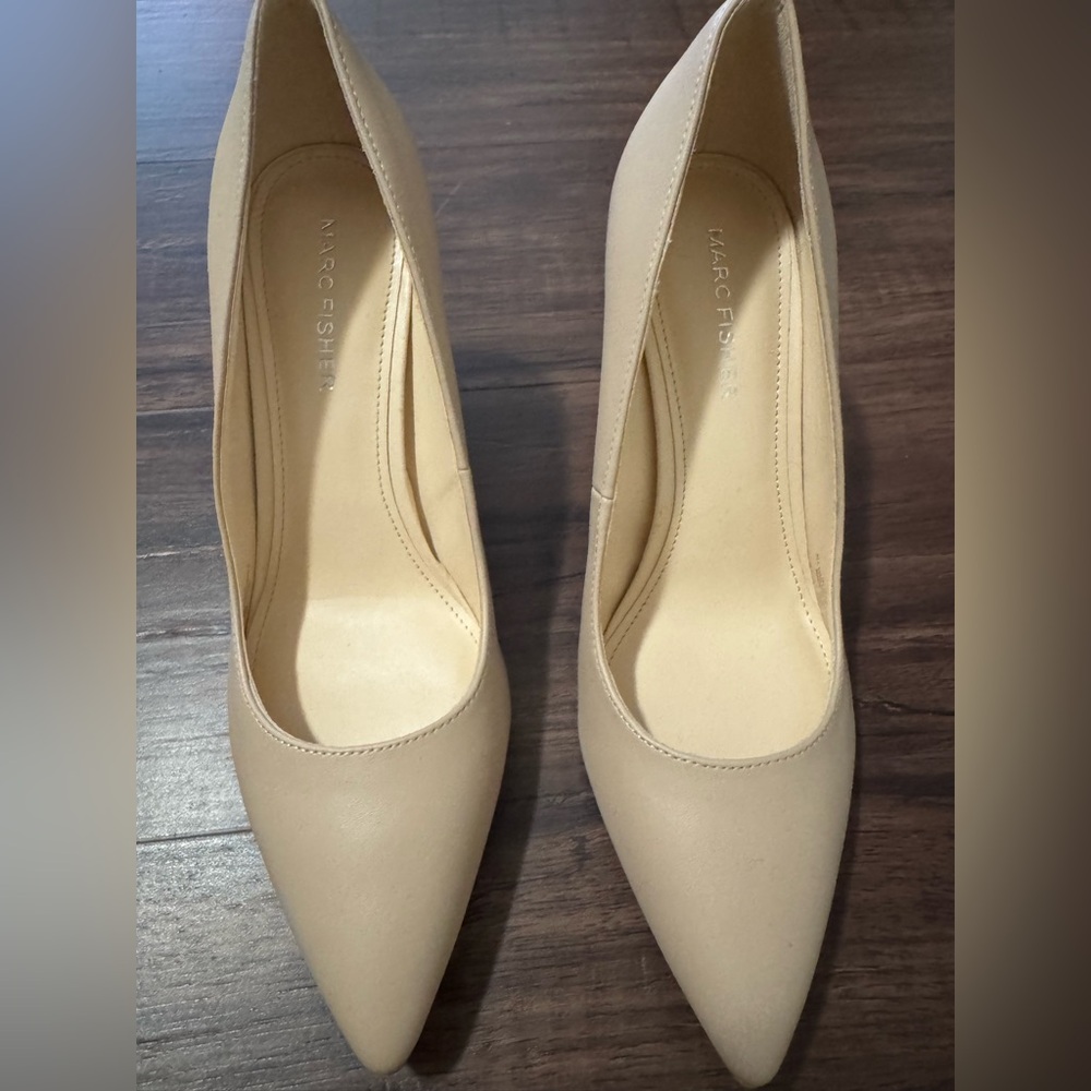Marc Fisher Cream pointed toe block heel